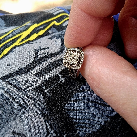 Diamond ring - Picture 2 of 2